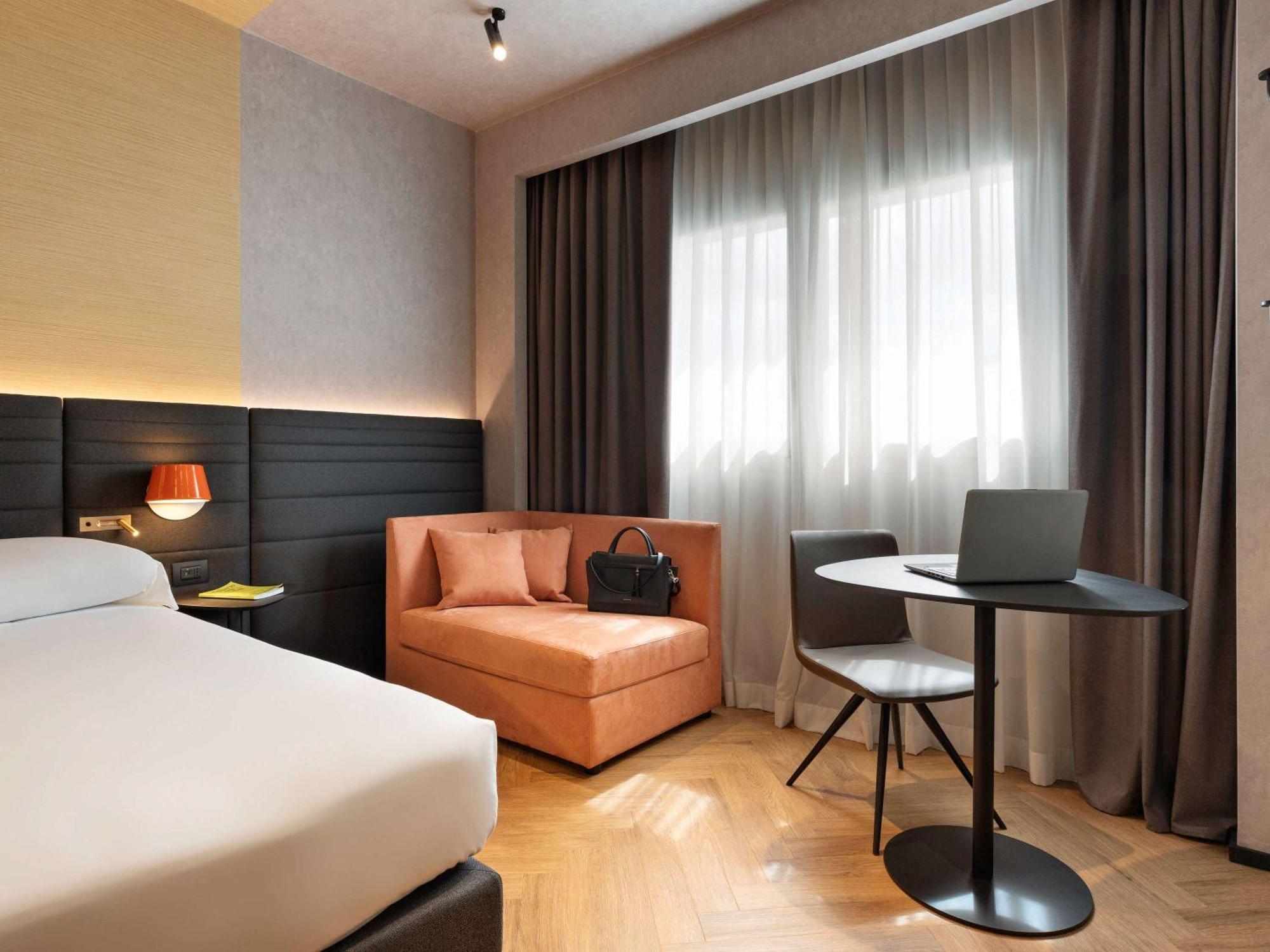 Novotel Caserta Sud Exterior foto